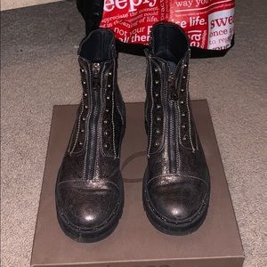 Kanna zip up booties!